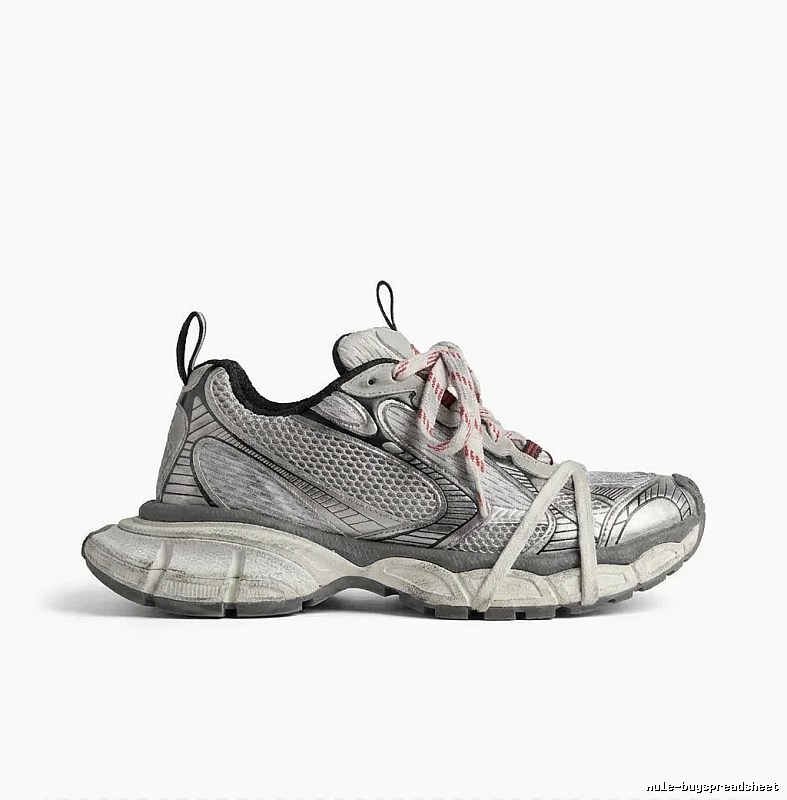 Balenciaga dad - style grey sports shoes